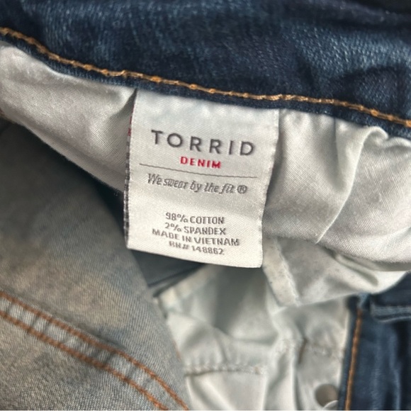 Torrid Distressed Jean Shorts | Size 18 - Picture 4 of 4
